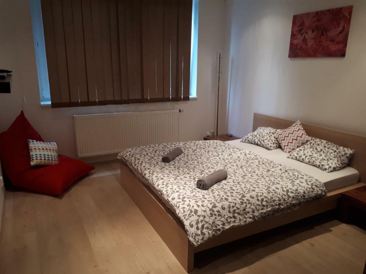 Utulny Apartman V Bratislava 6 Екстер'єр фото