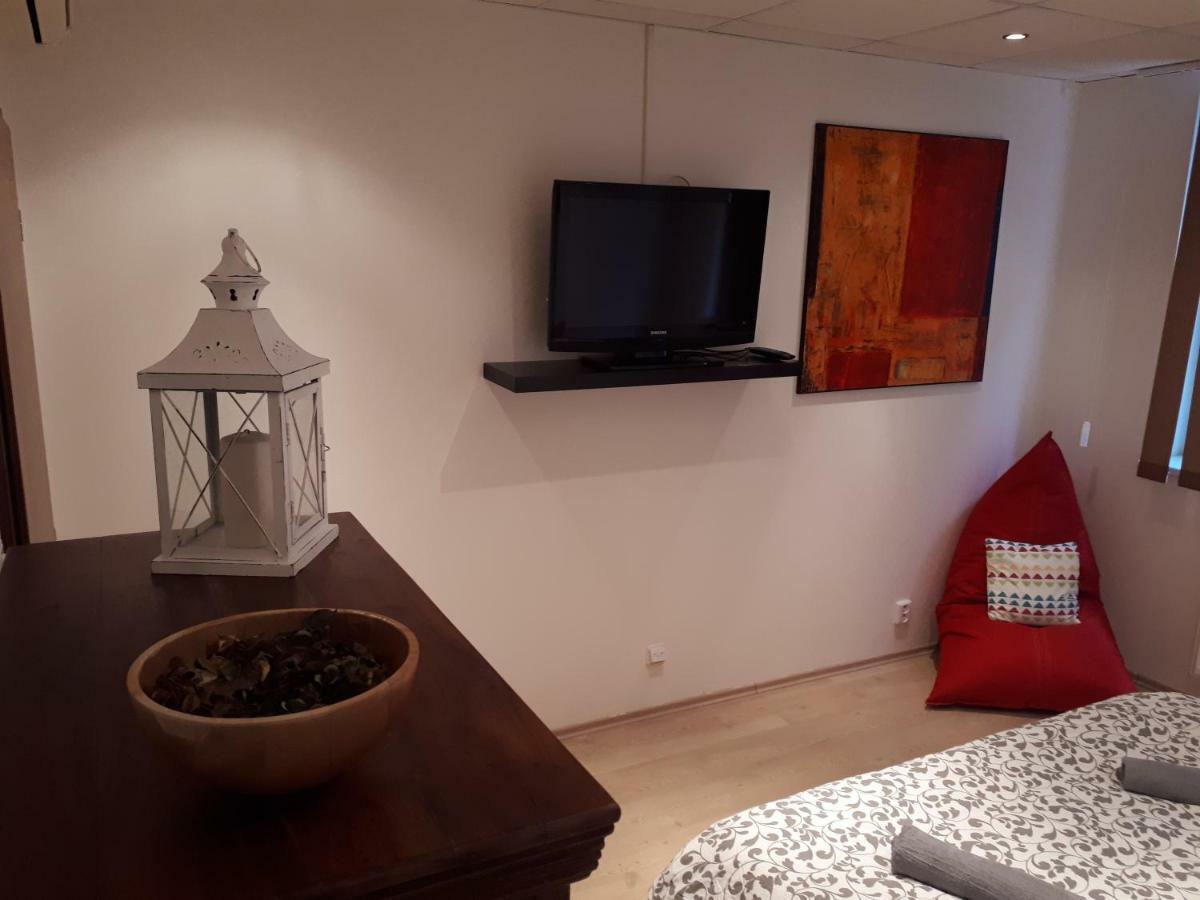 Utulny Apartman V Bratislava 6 Екстер'єр фото