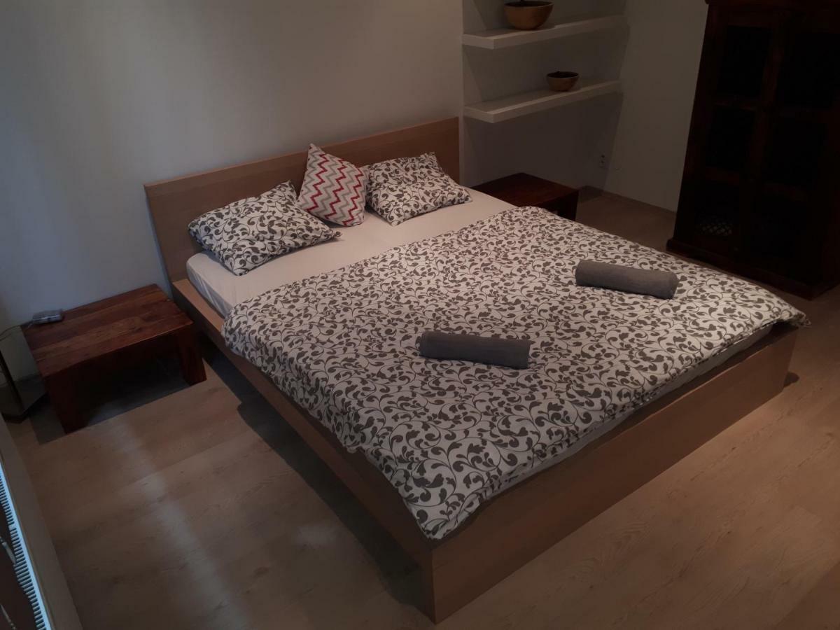 Utulny Apartman V Bratislava 6 Екстер'єр фото