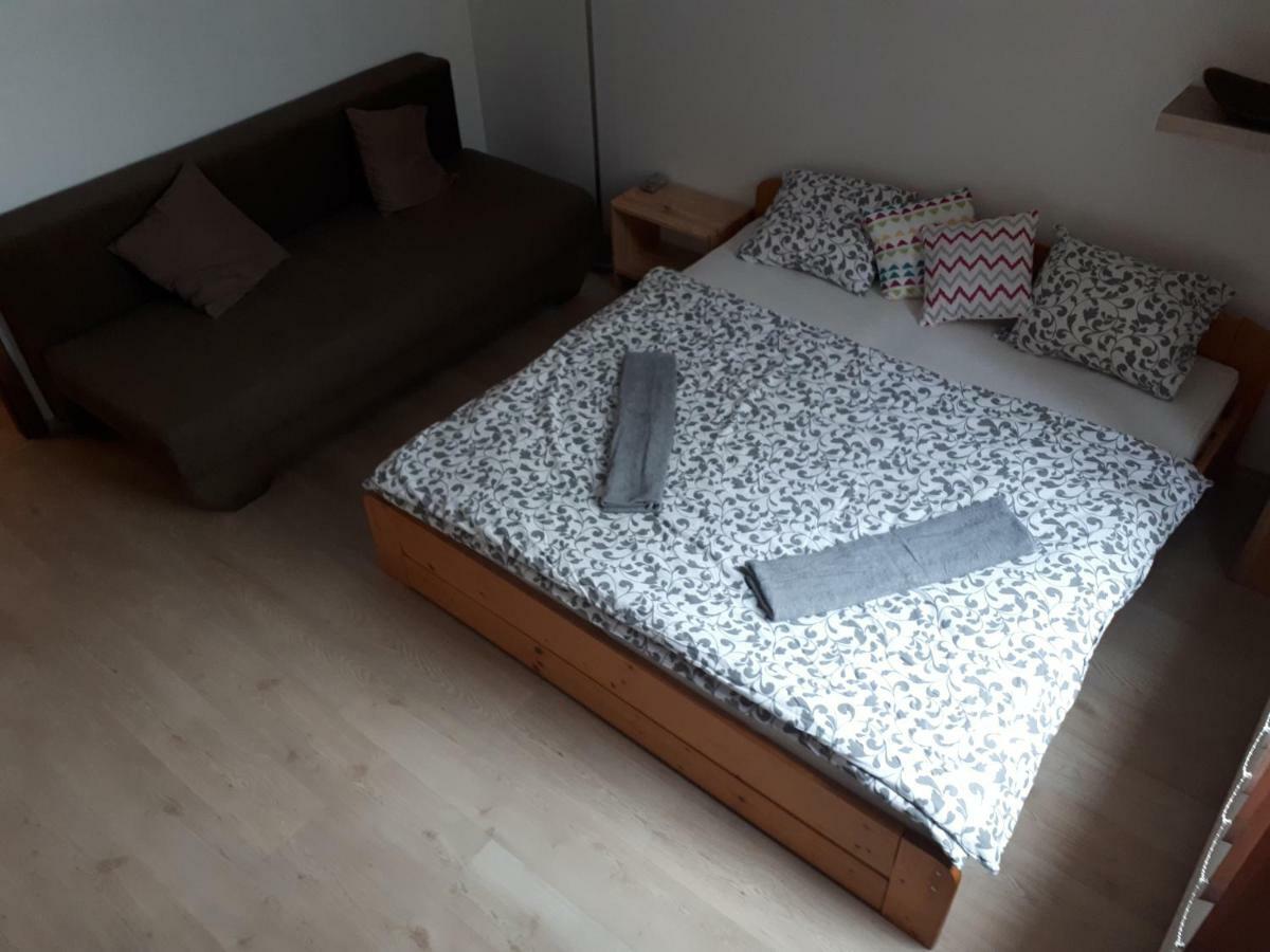 Utulny Apartman V Bratislava 6 Екстер'єр фото