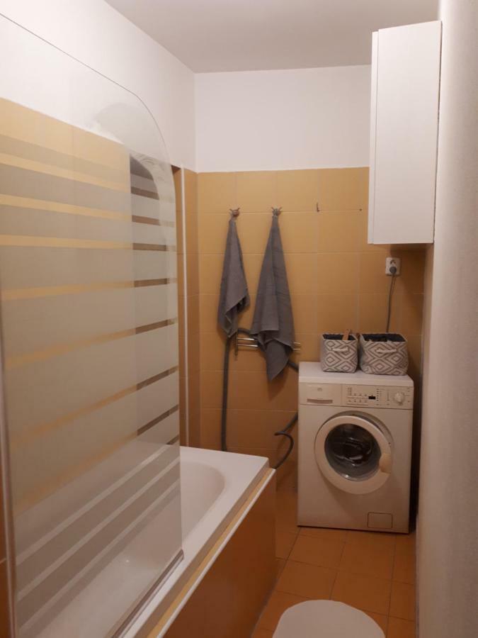 Utulny Apartman V Bratislava 6 Екстер'єр фото