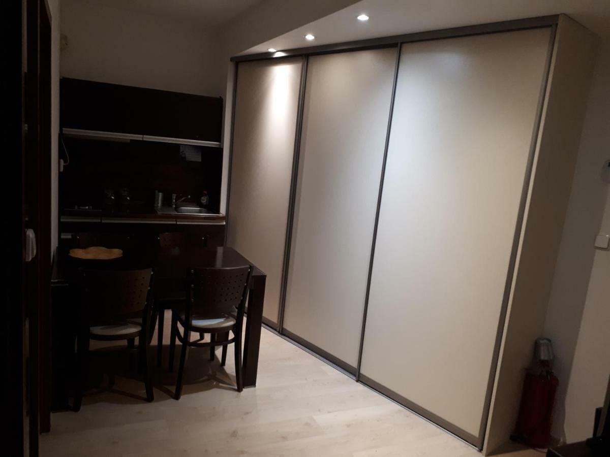 Utulny Apartman V Bratislava 6 Екстер'єр фото